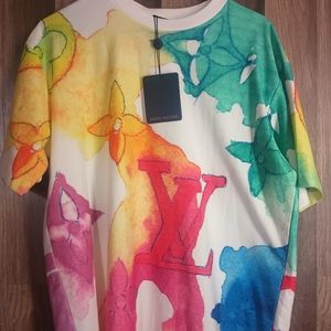 Louis Vuitton men's size large t-shirt